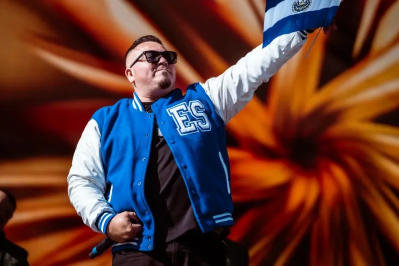 Crowd at Coachella with El Salvador flags